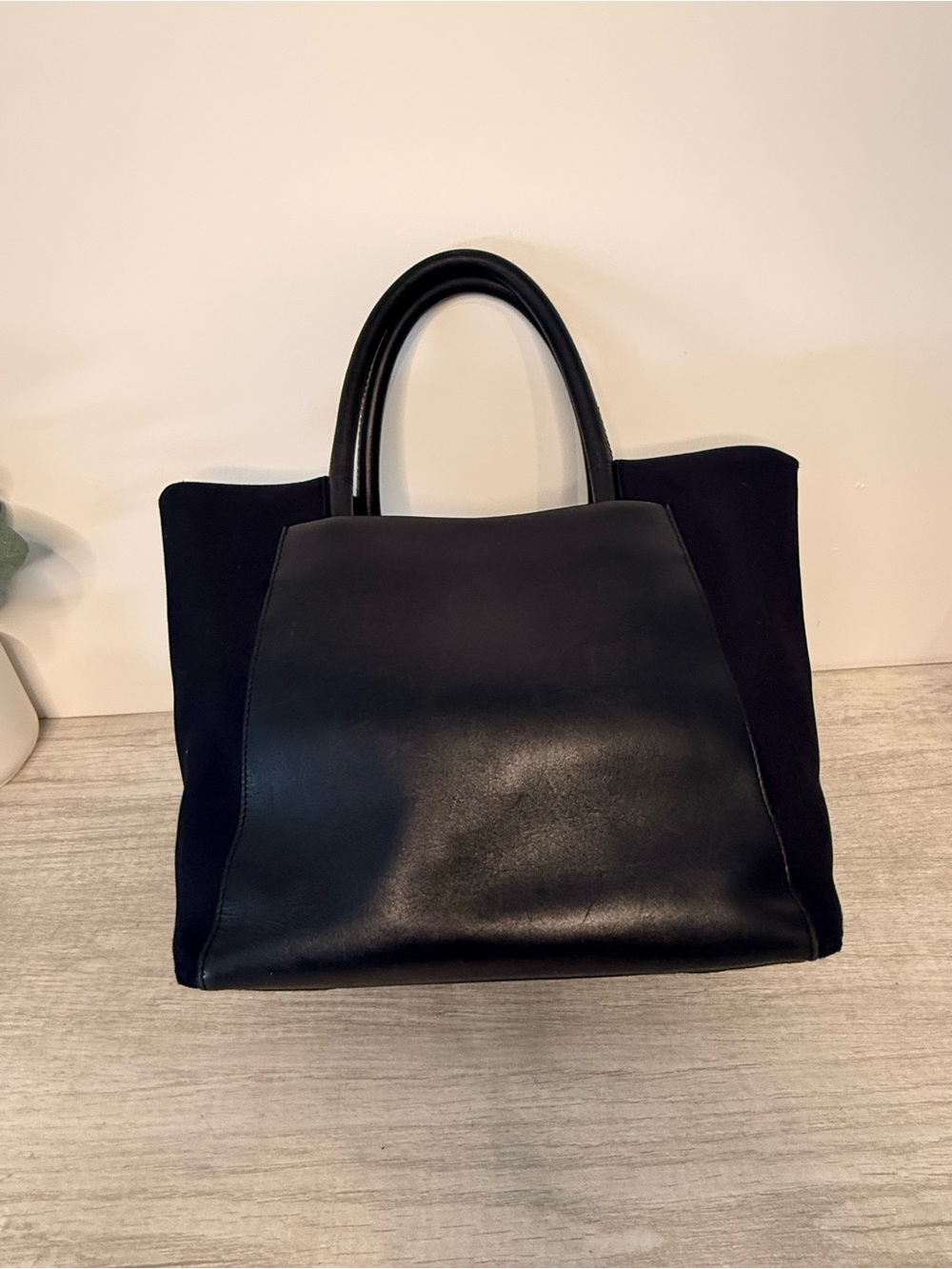 Tumi Black Leather & Neoprene Everyday Carryall Tote - Picture 2 of 8